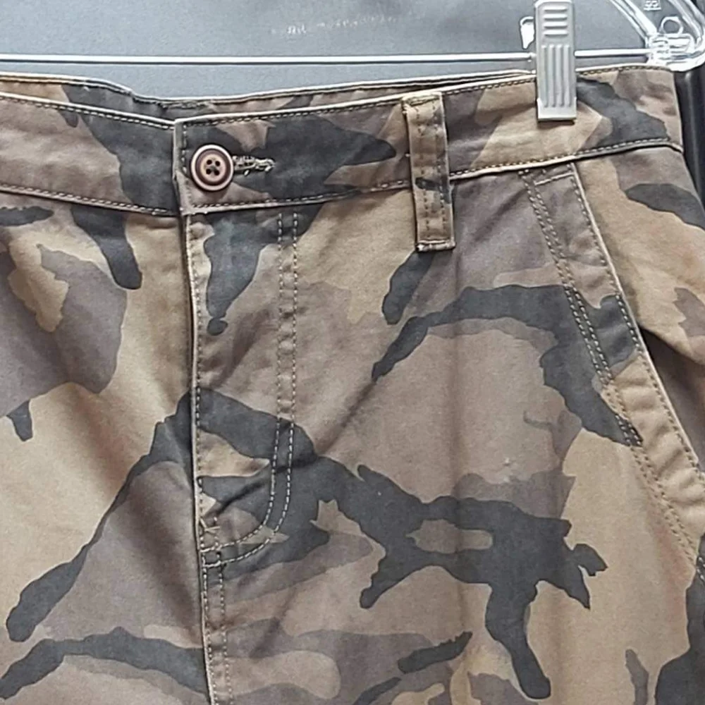 💢SOLD💢Men's CAMO Cargo Pants - Picture 7 of 11